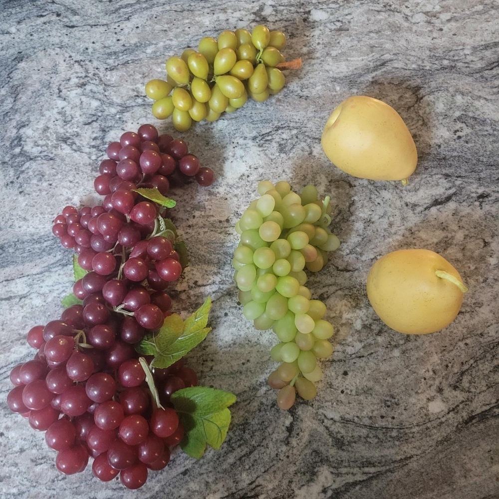 Vintage Faux Grapes Realistic Decorative Artificial Fruit Rubber Plastic Decor